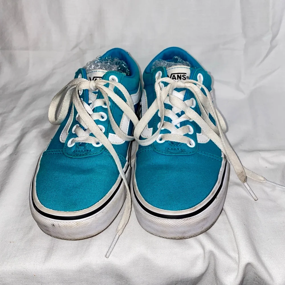 Women's Vans Teal and White Low Top Sneakers Size 6